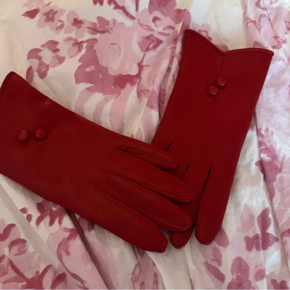 Elegant Red Ladies Gloves